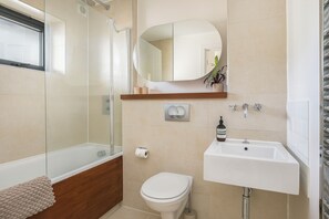 Bathroom - Stylish Modern 1-Bed | Hackney Central (London)