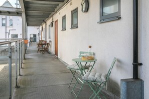 Outdoor dining - Stylish Modern 1-Bed | Hackney Central (London)