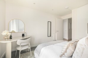 Room - Stylish Modern 1-Bed | Hackney Central (London)