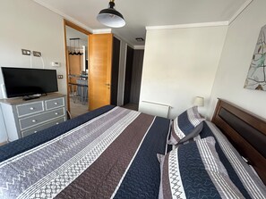 A hotel room with a bed, a television, a desk, and a chair. - The best terrace in downtown Viña del Mar (Viña del Mar)