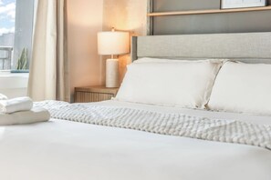 Room - The Selena - Luxury Condo w/ Rooftop Pool, Gym (Orlando)