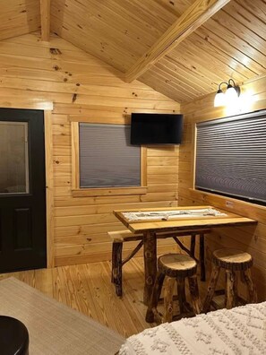 Dining - Lakehouse Resort Good Haven Dormer 4 Rend Lake (Benton)