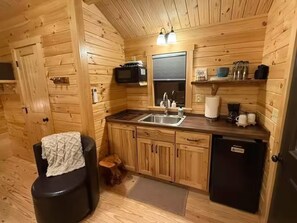 Private kitchen - Lakehouse Resort Good Haven Dormer 4 Rend Lake (Benton)