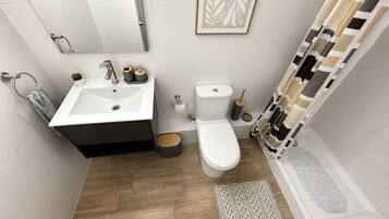 Comfort Apartment, City View | Bathroom