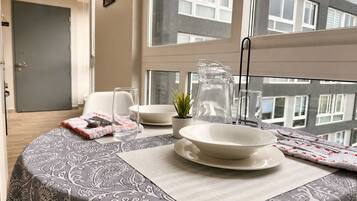 Comfort Apartment, City View | Dining
