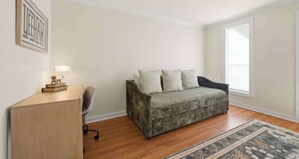 Harding House | Updated 4BR Near Ochsner & UL