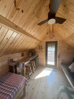 Room - Lakehouse Resort Hootin’ Hollow A-Pod 4 Rend Lake (Benton)