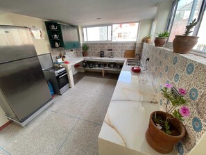 大型雪櫃/冰箱、焗爐、爐具、廚房用具/餐具/器皿