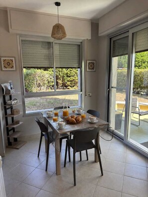 Dining - Vrbo Property (Ventimiglia)