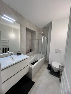 Unclassified image, 4 of 12, button - Vrbo Property (Évian-les-Bains)