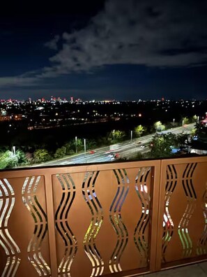 A night view from a balcony with a cityscape in the background. - Cosy Barking Apartment With City Views (Barking)