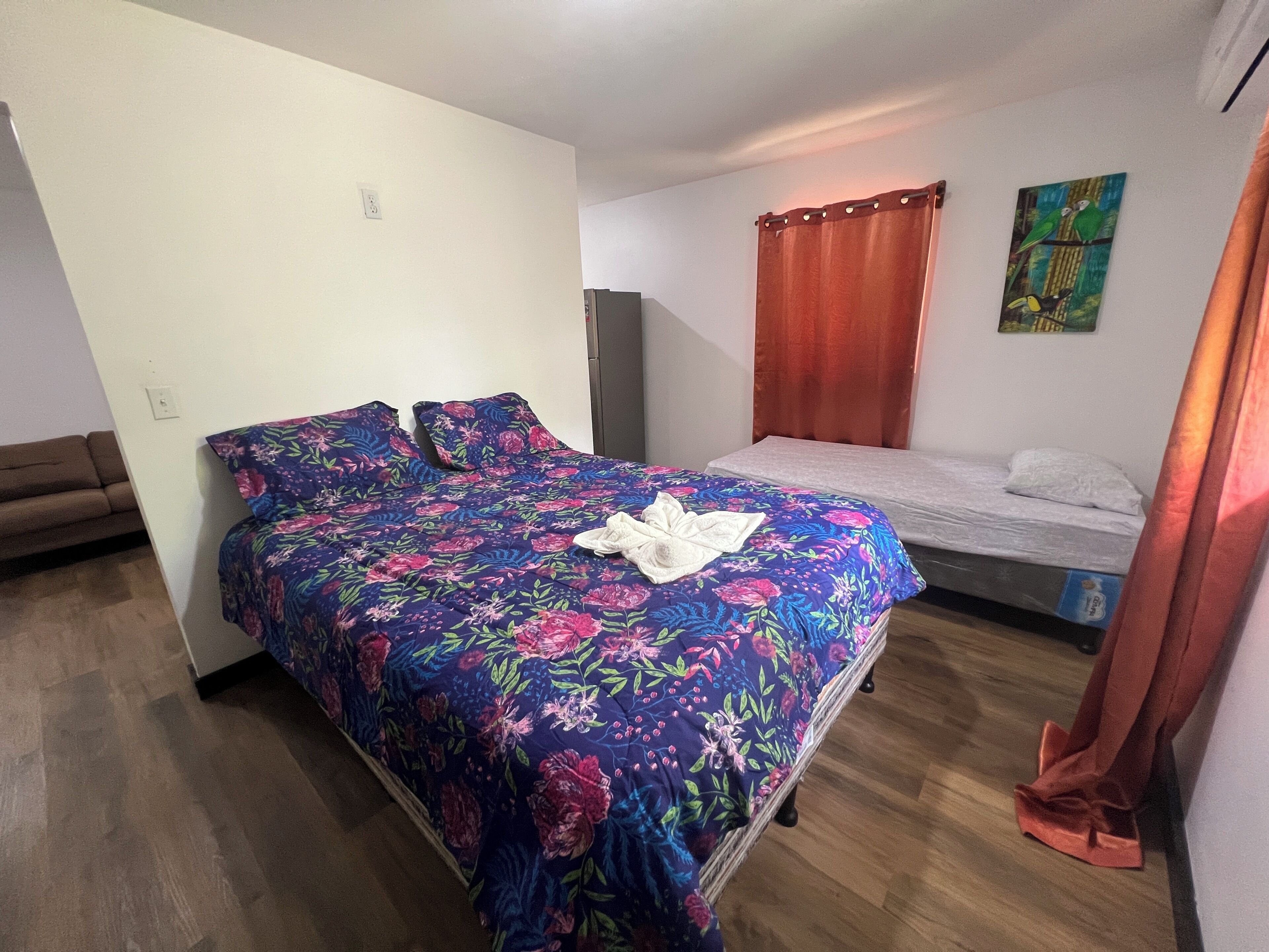 Villa | Desk, laptop workspace, WiFi (free)