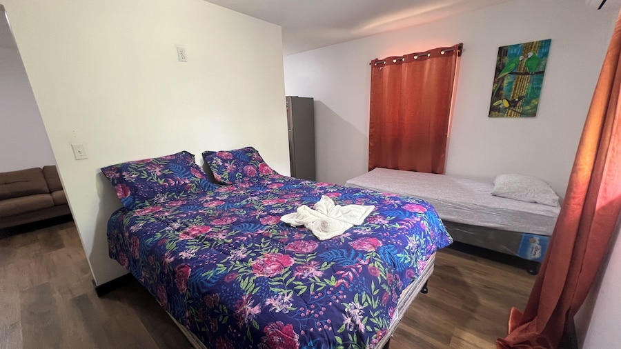 Raul Villas Hotel & Hostal
