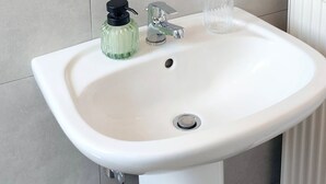 تجهيزات دش، مجففات شعر، مناشف