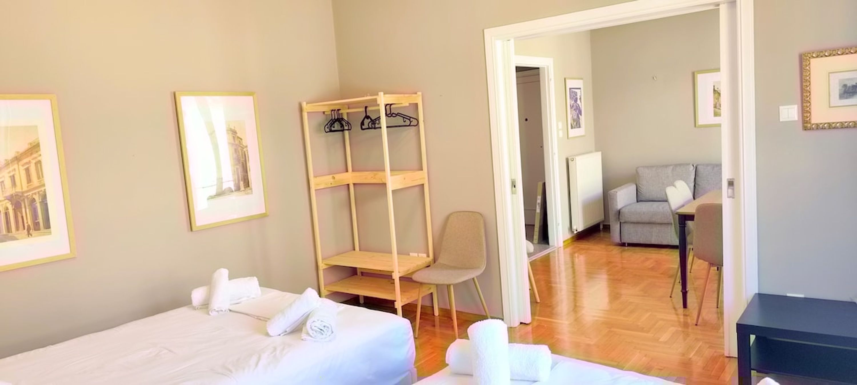 Schreibtisch, Bügeleisen/Bügelbrett, Reisekinderbett, kostenloses WLAN