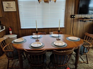 Dining - Ski Lease in Tahoe Donner 2026 - 2027 Season - Embrace the Tahoe Lifestyle (Truckee)