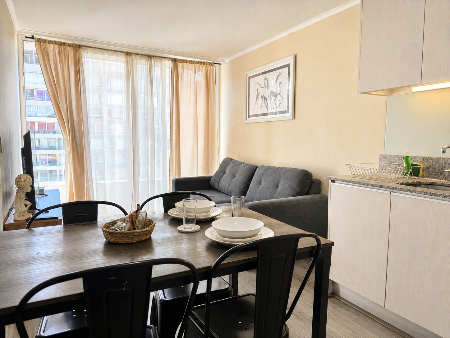 Appartement Confort, balcon, vue ville | Restauration
