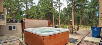 Ponderosa Woods! Forest Hot Tub Escape by Monument