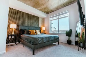 Iron/ironing board, free WiFi, bed sheets - Terra - Luxe 1BR Condo w/ Sunset Views, Pool, Gym (Orlando)