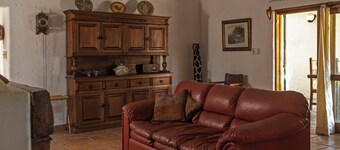 Nature Retreat 4BR with Pool in Cañete