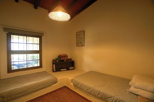 Nature Retreat 4BR with Pool in Cañete