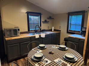Unclassified image, 3 of 17, button - Adorable 1-bedroom cabin with AC in charming Minerva (Minerva)