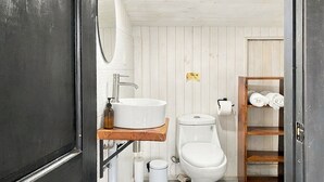 Cabin | Bathroom