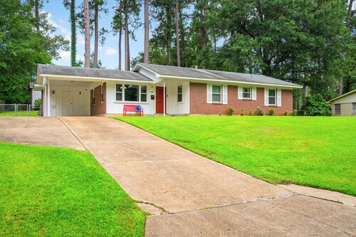 Sail Away - House in Pineville by Kees Park