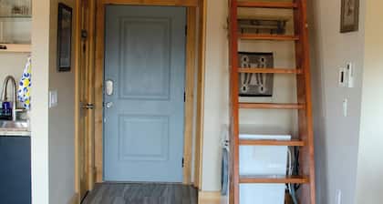 Stunning Desert Sanctuary - Tiny House with Mesa Verde Views & Starry Nights