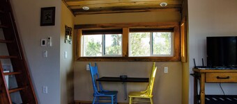 Quiet Desert Sanctuary - Tiny House with Mesa Verde Views & Starry Nights