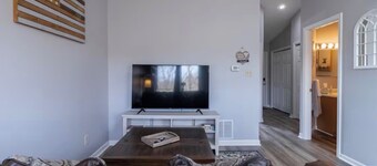 Cozy Treehouse Condo on Lake Monroe