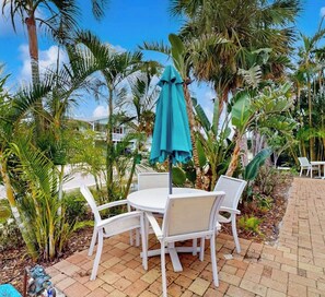 Standard Suite | Outdoor dining - Sunrise Garden Resort (Anna Maria)