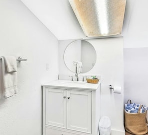 Classic Studio | Bathroom | Hair dryer, towels, soap, shampoo - Sunrise Garden Resort (Anna Maria)