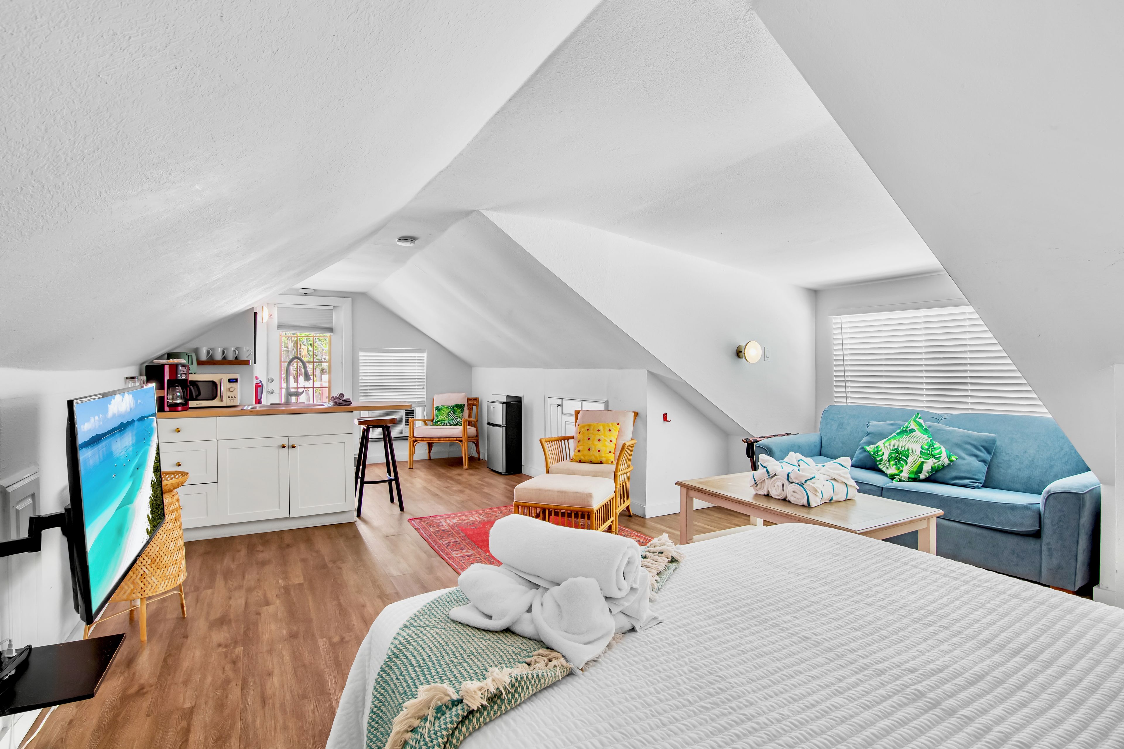 Island Studio Suite | Living area