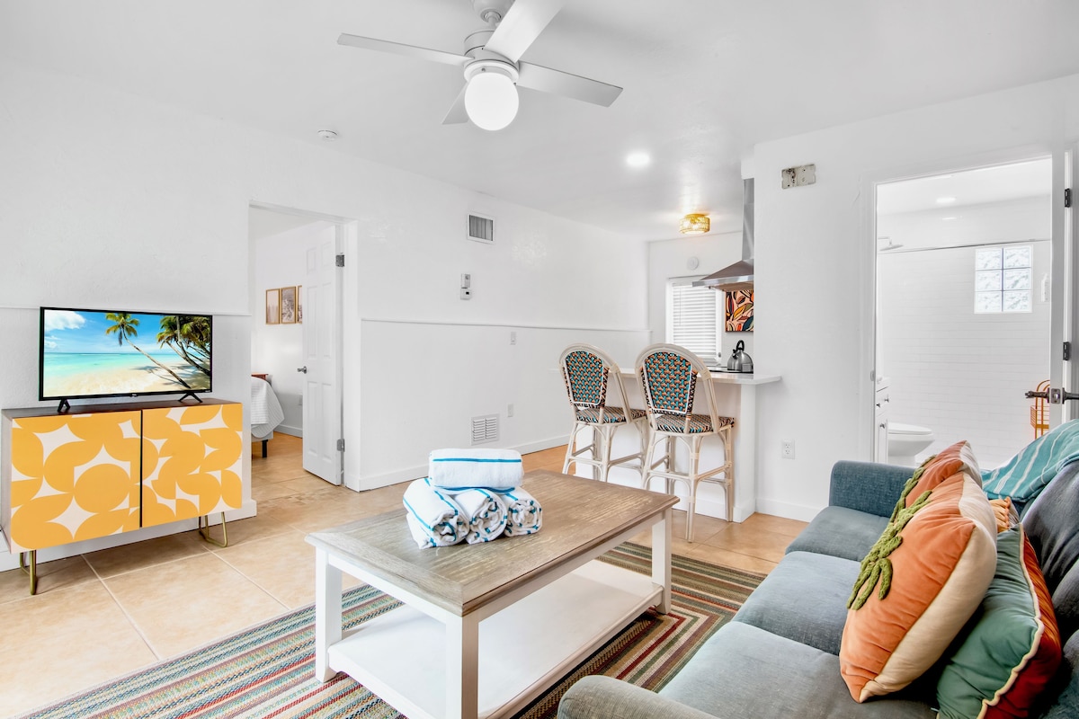 2 Bedroom Suite | Living area