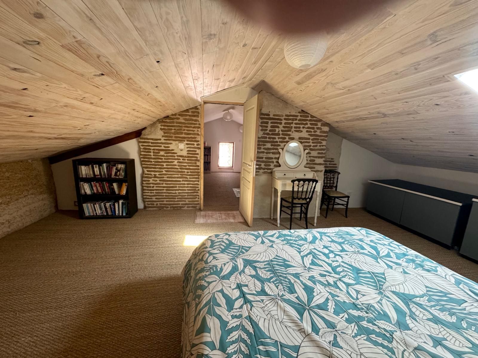 Desk, bed sheets