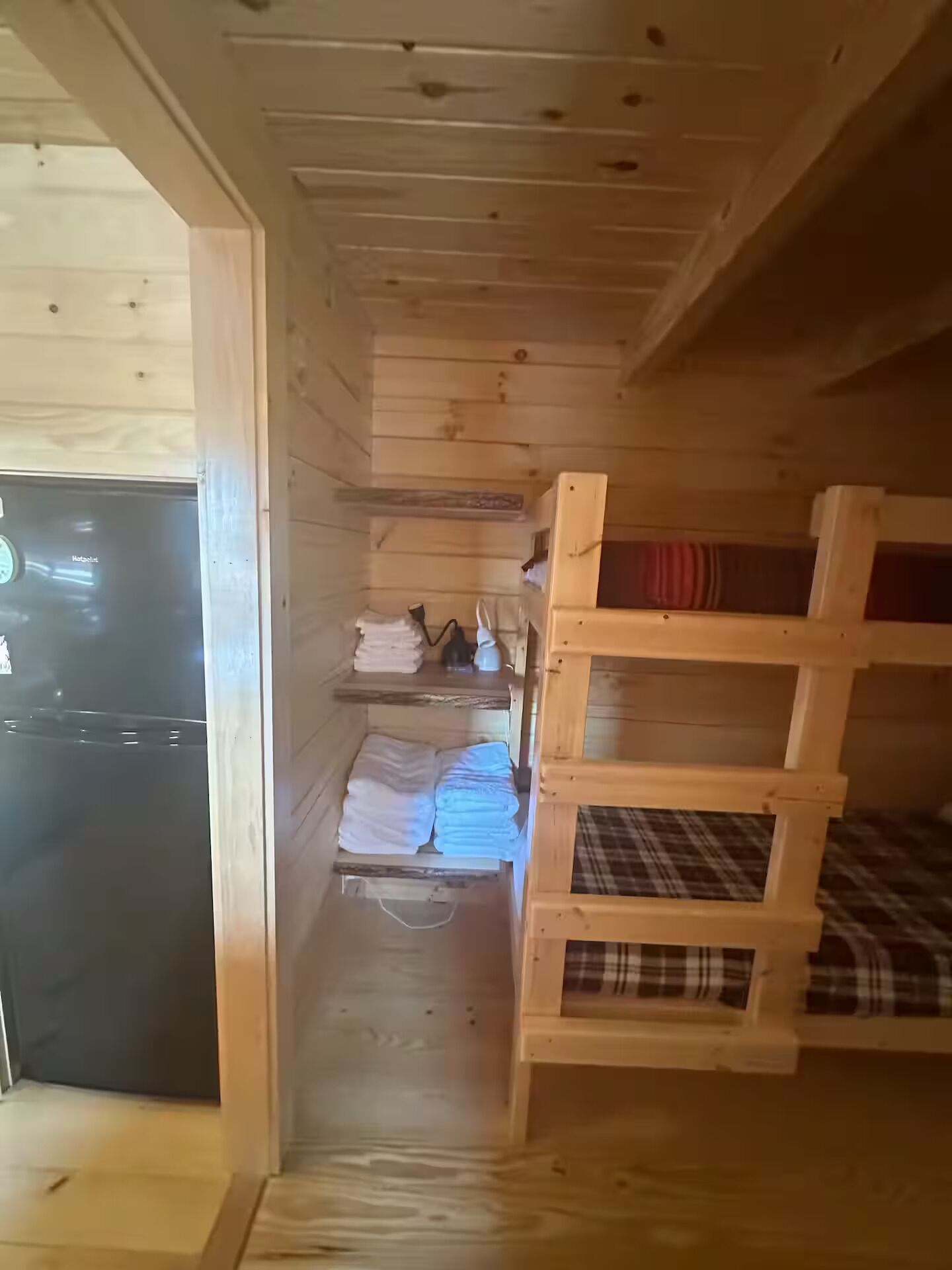 WiFi, bed sheets
