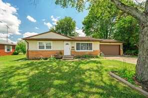 Exterior - Roadmap Lodging: Bar & Chill, 2BR Furnished Monthly, Pet OK (Columbus)