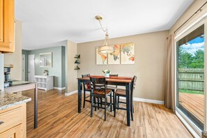 Dining - Roadmap Lodging: Bar & Chill, 2BR Furnished Monthly, Pet OK (Columbus)