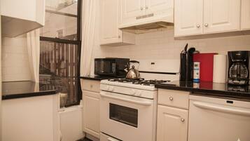 Coffee/tea maker, fridge, microwave, stovetop