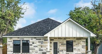 Spacious 3-bedroom house in gorgeous Bryan with AC