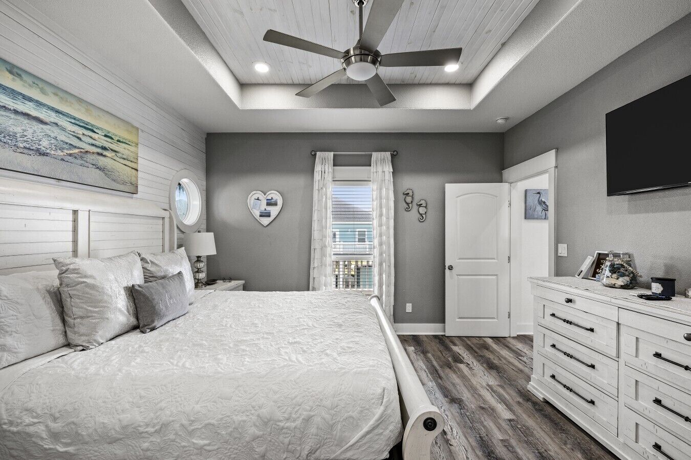 Iron/ironing board, travel crib, WiFi, bed sheets