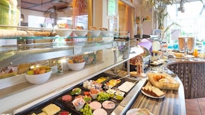 A buffet with various food items including cheese, meats, fruits, and bread. - Hotel Berkheimer Hof (Esslingen am Neckar)