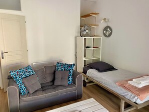 Unclassified image, 5 of 6, button - Vrbo Property (Toulon)