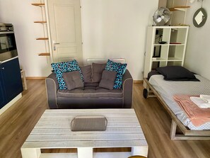 Unclassified image, 2 of 6, button - Vrbo Property (Toulon)
