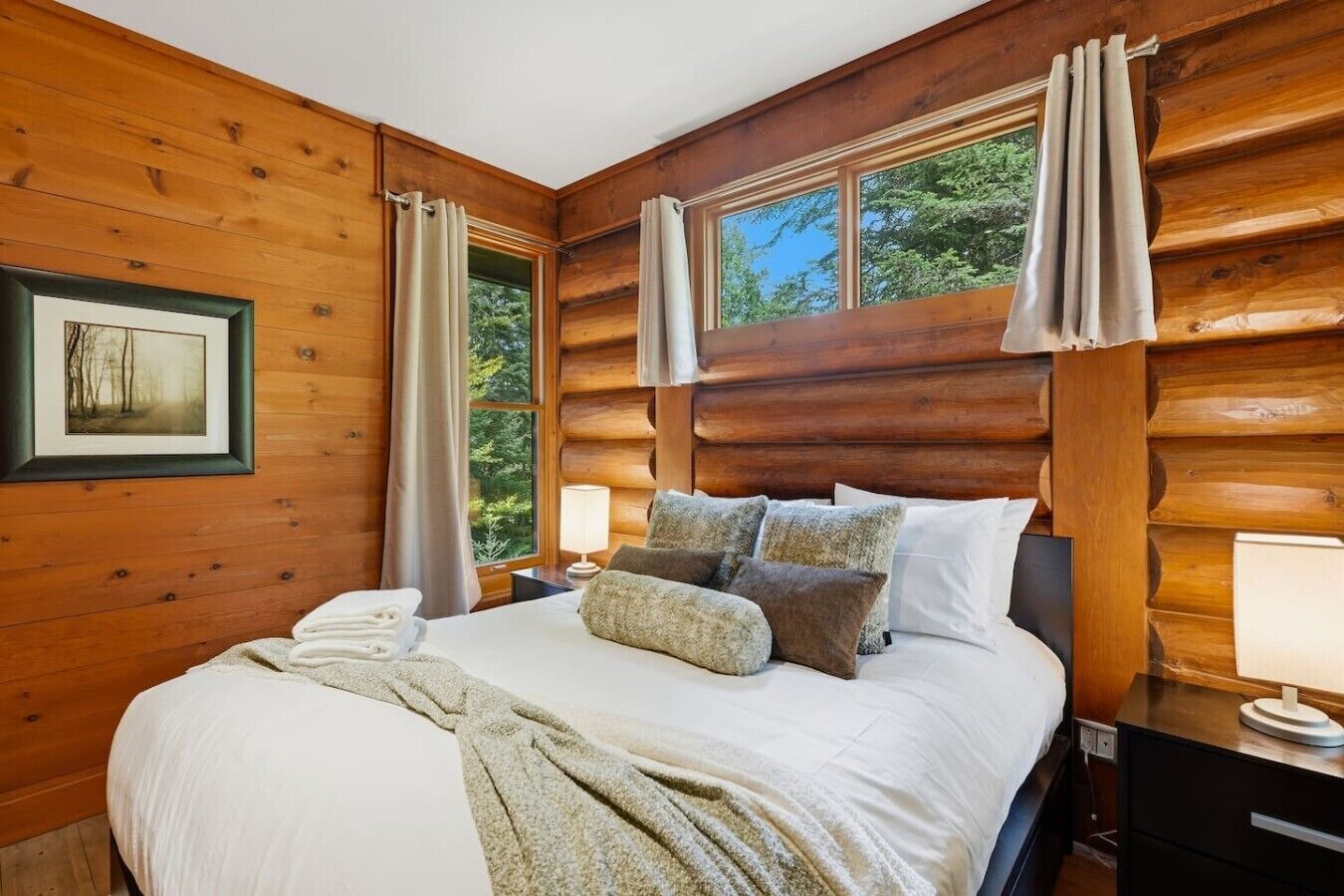 In-room safe, iron/ironing board, WiFi (free), bed sheets