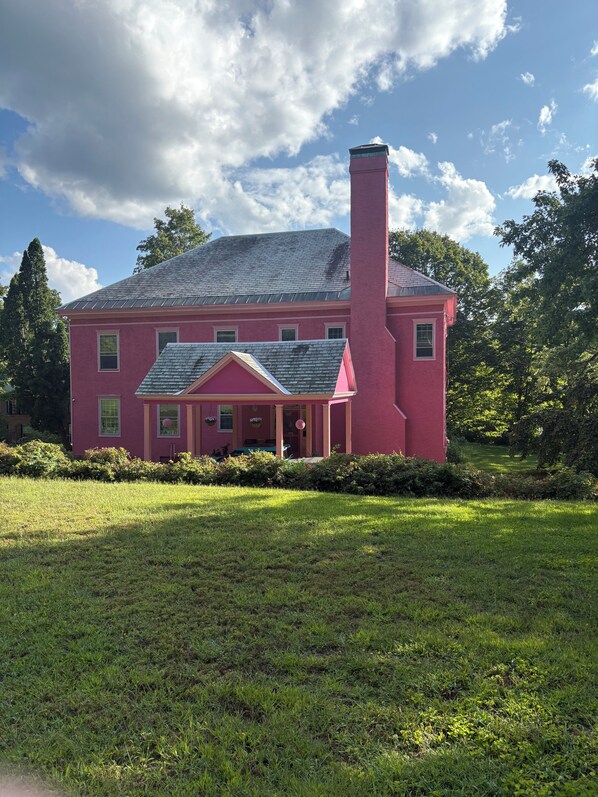 Exterior - Beautiful 4-bedroom country house in Springfield, Vermont (Springfield)