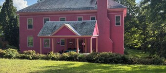 Beautiful 4-bedroom country house in Springfield, Vermont