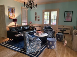 Living area - Beautiful 4-bedroom country house in Springfield, Vermont (Springfield)