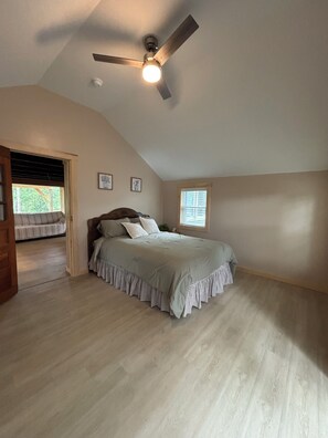 Unclassified image, 3 of 21, button - Cozy cottage on its own peninsula (Sandy Creek)